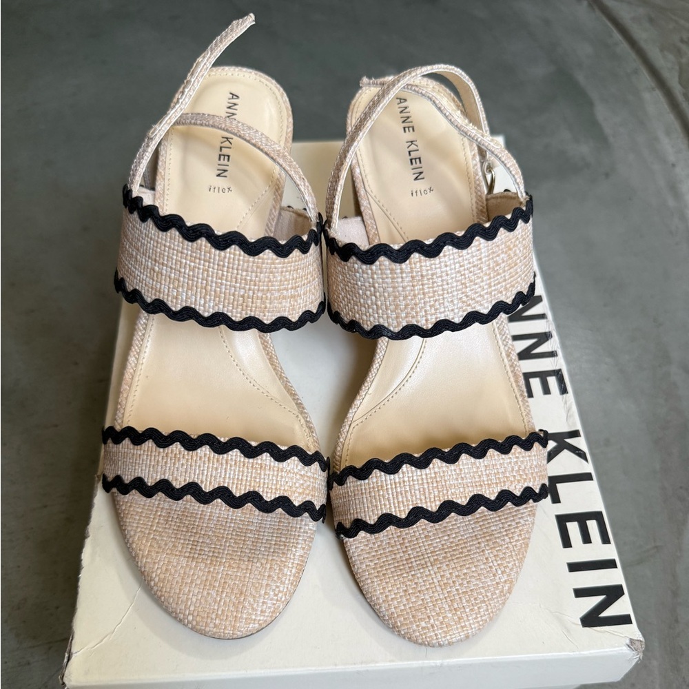Anne Klein Roe Women's Cream and Black Sandals